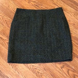 Women’s Limited skirt green lined size 2